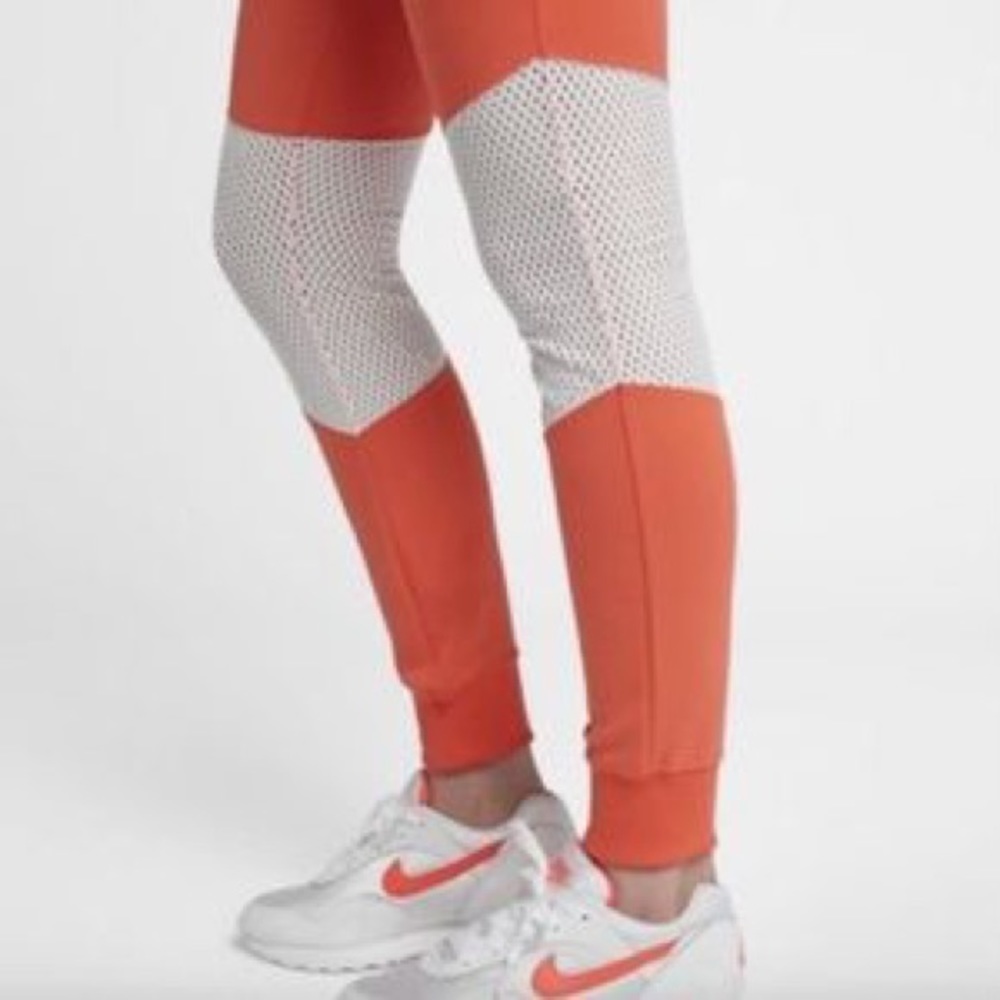Nike Essential Women's Sports “Leggings”